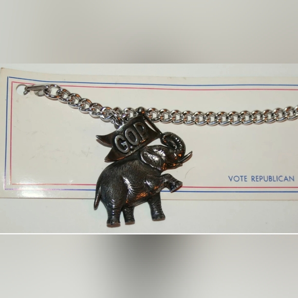 VTG NOS SILVER TONE CHARM BRACELET - Picture 2 of 2